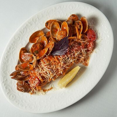 Лингвини с вонголе в соусе Наполи в Scrocchiarella Римская Пицца по цене 990 ₽