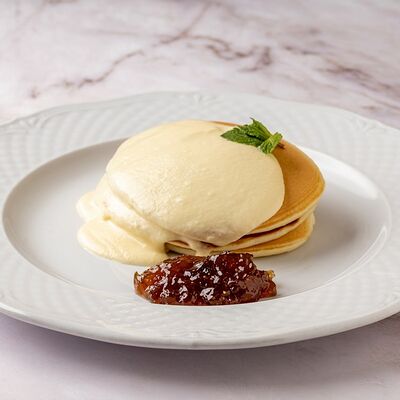 Панкейки с вареньем из инжира и заварным английским соусом в Кофейня Пенка по цене 360 ₽