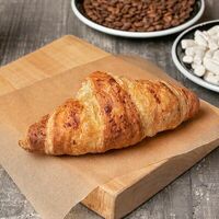 Круассан клубника в Coffeebrain