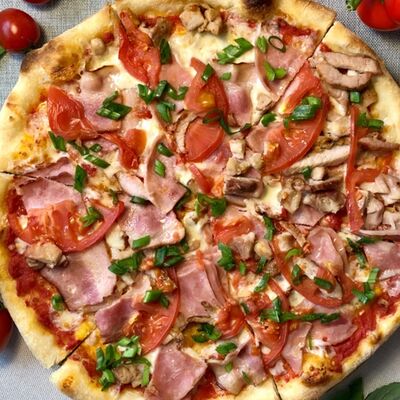 Пицца Четыре мяса в Моя Италия по цене 858 ₽