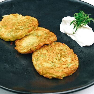 Оладьи из кабачков в Клевая блиновая по цене 300 ₽