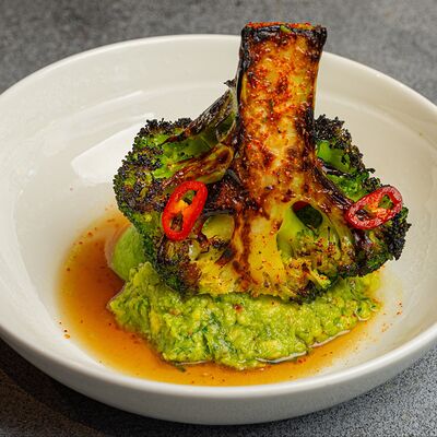 Брокколи и гуакамоле в 321 Club by Novikov по цене 770