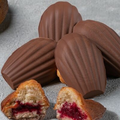 Мадлен с копченой вишней в Кэрри по цене 450 ₽