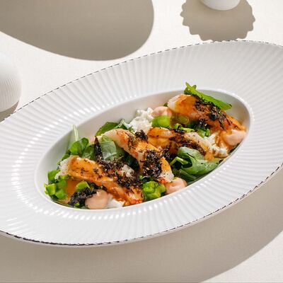 Салат с креветками, страчателлой и авокадо в Cristal по цене 1200 ₽