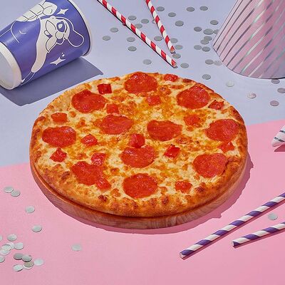 Пицца Сливочная пепперони 24 см в Dostaевский по цене 516 ₽