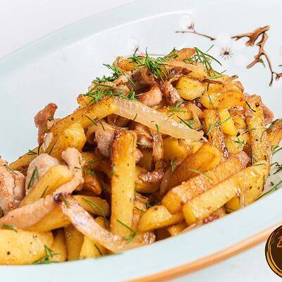 Жареный картофель с курицей в Взяли-Поели по цене 420 ₽