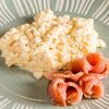 Яичница скрамбл с мурманской кетой и свежеиспеченным хлебом саурдо в PUSH THE TEMPO по цене 990