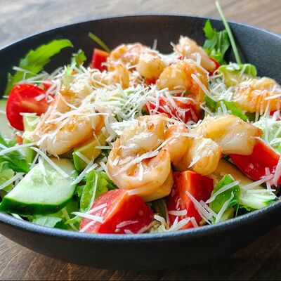 Салат с креветкой в Сидрерия Батя по цене 740 ₽