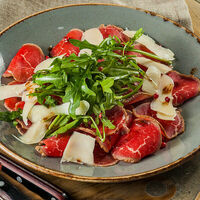 Карпаччо из обжаренного говяжьего филе в Гастропаб 40