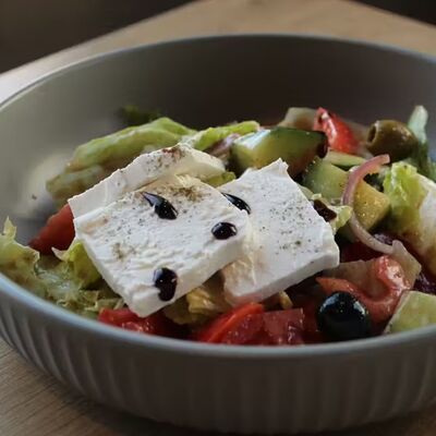 Греческий салат в Bella Strada по цене 760 ₽