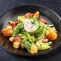 Цезарь с креветками в Corner Grill