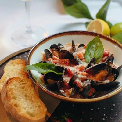 Мидии в томатном соусе в Роланд по цене 940 ₽