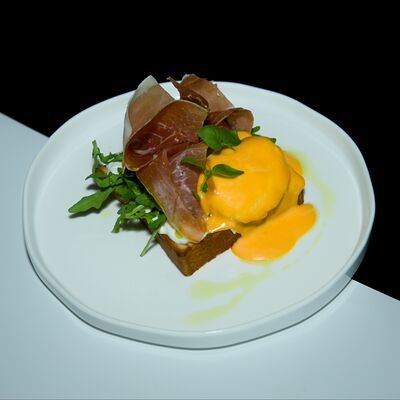 Тост с пармой, страчателлой и яйцом пашот в Libido по цене 990 ₽