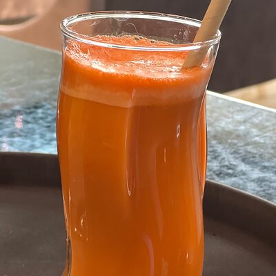 Свежевыжатый сок яблочно-морковный в Дом блинов по цене 500 ₽