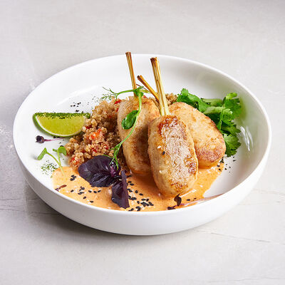 Котлеты из индейки на стеблях лемонграсса в Sugar Mama по цене 690 ₽