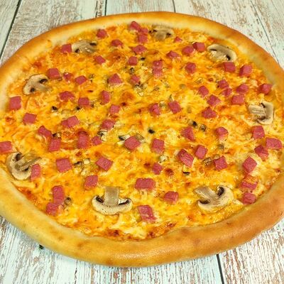 С ветчиной и грибами в СУШИKING по цене 620 ₽