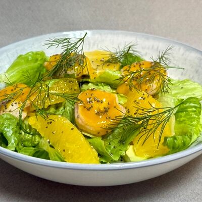 Салат с креветками и соусом манго в Oasis по цене 650 ₽