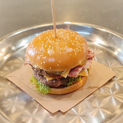 Чизбургер говяжий с беконом двойной в ШаурХолл по цене 820 ₽