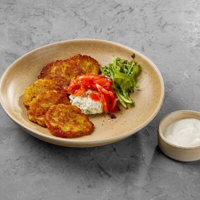 Драники с лососем и сливочным сыром в Terra по цене 27 р.