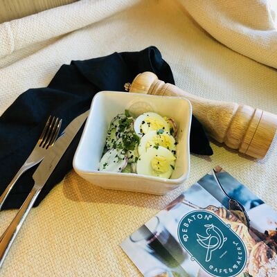 Салат со свежим редисом и огурцом в Debaton по цене 120