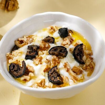 Мацони с мёдом и орехами в DiDi по цене 430 ₽