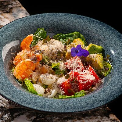 Салат Романо с дикими креветкамив Hookah Place по цене 990 ₽