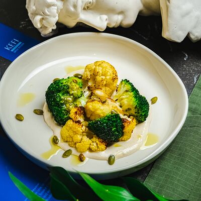 Брокколи и цветная капуста с греческим тахини в KEFI greek kitchen по цене 600 ₽
