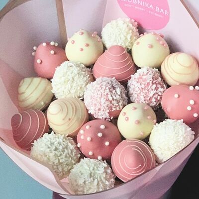 Букет из клубники в шоколаде Pink S в Klubnika Bar по цене 2690