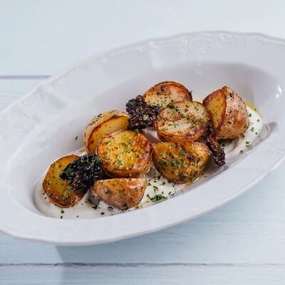 Молодой картофель с грибамив Lucia osteria по цене 470 ₽