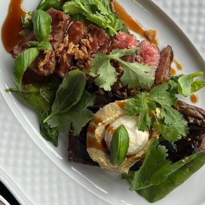 Стейк Бавет с печеным баклажаном тахини в Salva dor bistro по цене 950 ₽