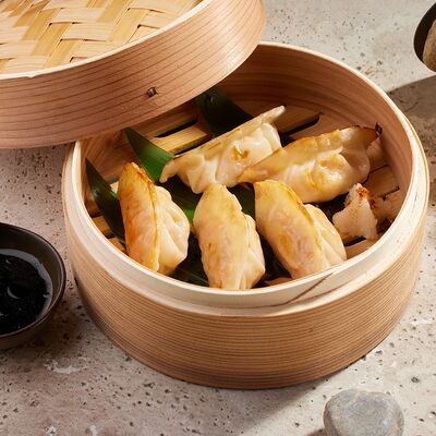 Гедза с креветкой и беконом в Паназия & Суши-рум по цене 670 ₽