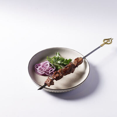 Шашлык из телятины с луком в Чайхона №1 Васильчуки по цене 550 ₽