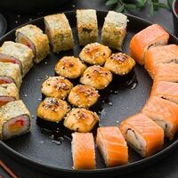 Сет Маленькая пятница в OMAKASE SUSHI ROLLS