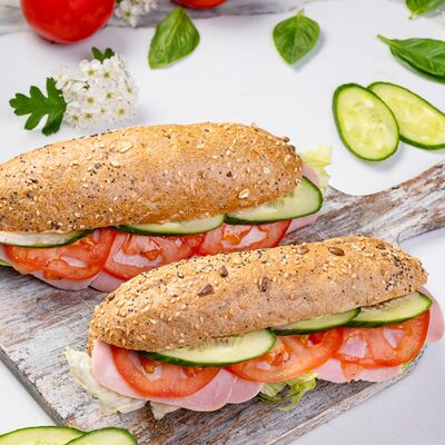 Багет мультизерновой с ветчиной из индейки в Круассан-кафе по цене 360 ₽