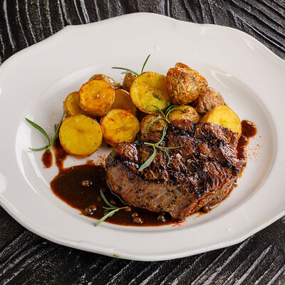 Ростбиф с перечным соусом в Ginza по цене 2990 ₽