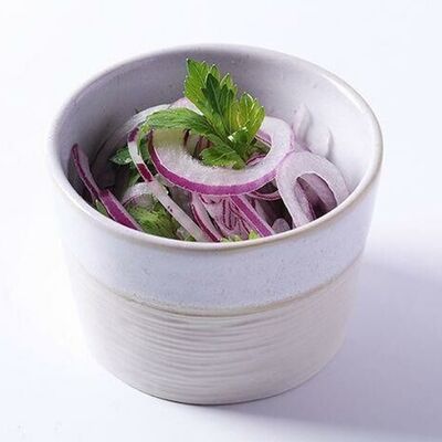 Фирменный лук в Мангал Бар по цене 70 ₽