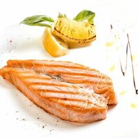 Стейк семги запеченный на углях в Мариус