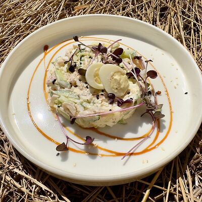 Салат с кальмаром, яйцом и кукурузой в Кафе Театральное по цене 325 ₽