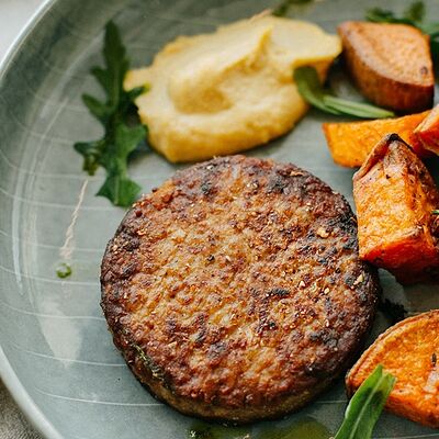 Растительный бифштекс с бататом в Перчини на огне по цене 490