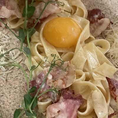 Цыпленок с беконом в Му&За по цене 670 ₽