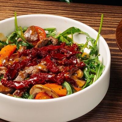 Салат с говядиной и шампиньонами в Хочу и буду по цене 536 ₽