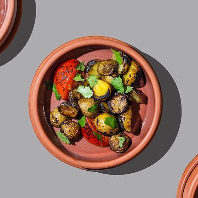 Жареный картофель с кинзой в Хачапури и вино по цене 255 ₽