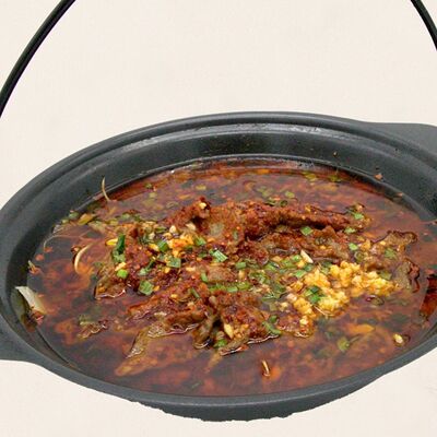 Тушеная острая говядина по-сычуаньски в Золотая панда по цене 2328 ₽