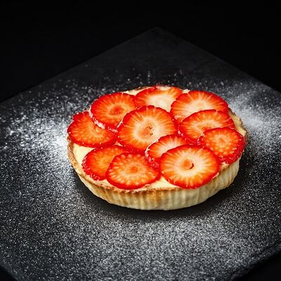Тарт со сгущенным кремом и клубникой в Сохо по цене 290
