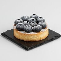 Тарталетка с заварным кремом и голубикой в Hungry Wolf Bar