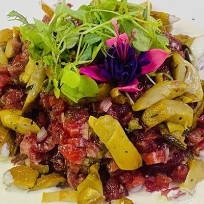 Тартар из говядины с белыми грибами и трюфельным соусом, Piemonte в La Scala Trattoria Ignazio по цене 44 р.