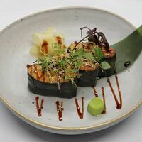 Запеченые суши с диким морским гребешком в Robata