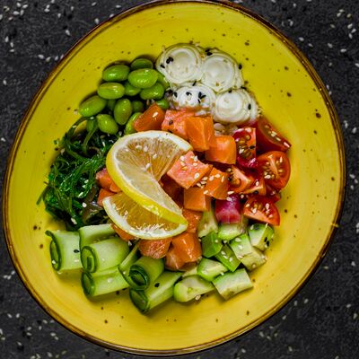 Поке с лососем в Restobar Первый & Ресторан доставки Личный повар по цене 549 ₽