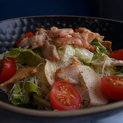 Цезарь с курицей в Filippe по цене 430 ₽