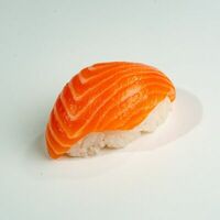 Суши с лососем в ЁБИСАН